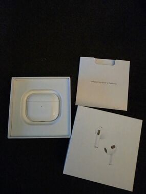 Apple White AirPods 3rd (Gen) with MagSafe Charging Case Like New
